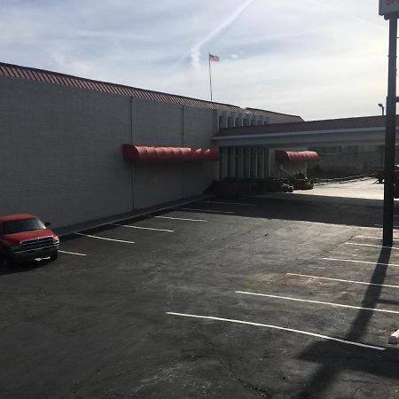 Peachtree Inn & Suites Doraville Exterior photo